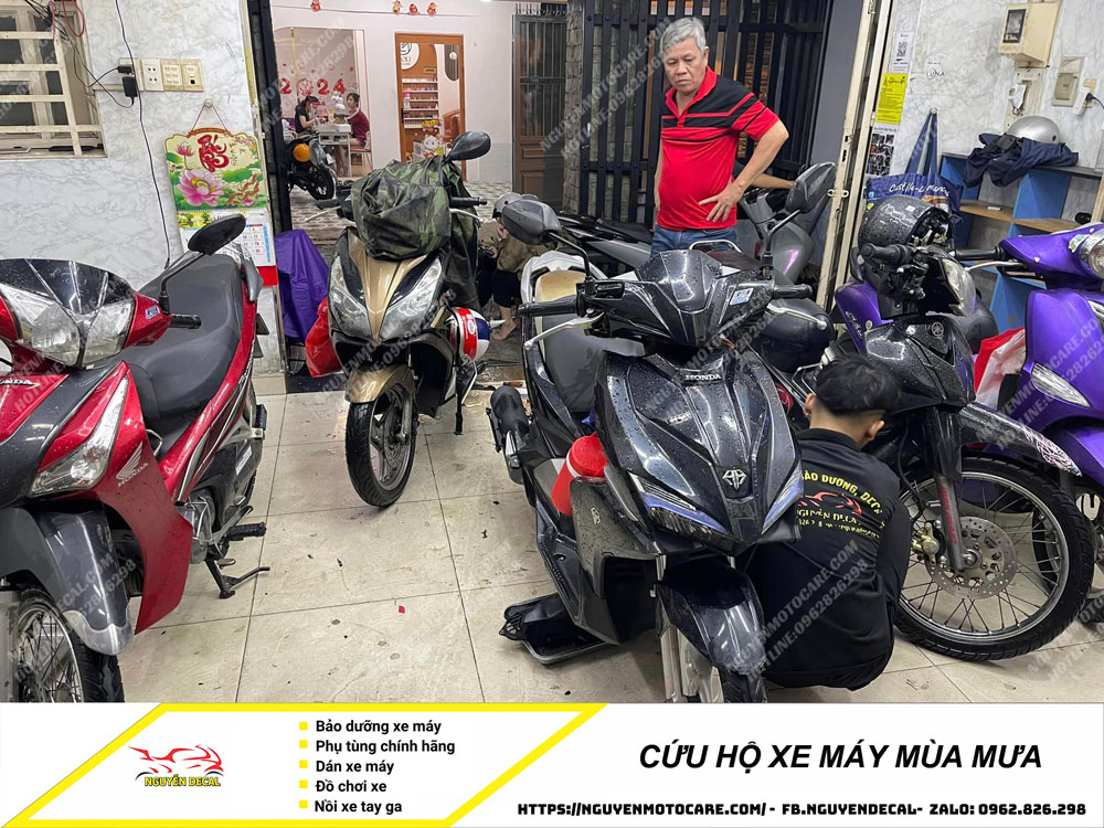 Cứu hộ xe máy mùa mưa bão